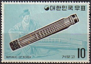 Corea SUR 1974 Scott 883 Sello Nuevos Instrumentos Musicales Komunko Zither de 6 cuerdas Korea Coree 